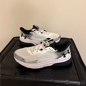 Under ArmourHOVR Turbulence 2 'White Black' Size 11 Mens